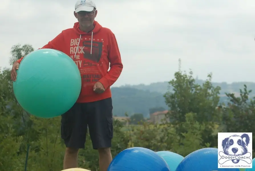 Patrick Aufroy et un ballon de treibball